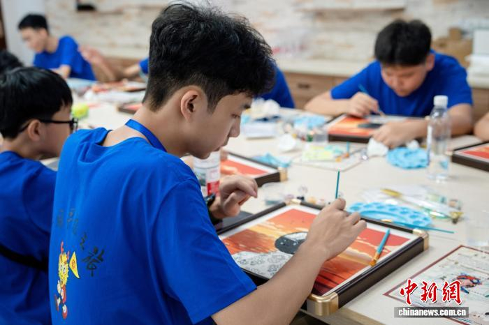 海外华裔青少年寻根溯源 感受闽宁协作发展成果